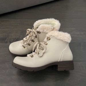 Earth origins Rada Boot Sand White size 8
